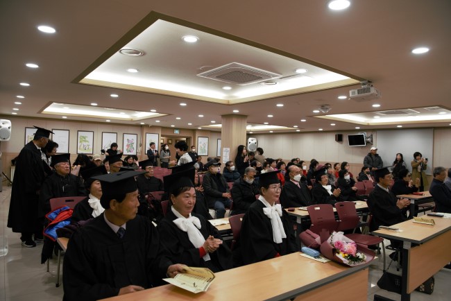 '졸업'은 끝이 아닌 또 다른 '새로운 시작', 제25회 은빛대학교 졸업식 성료1