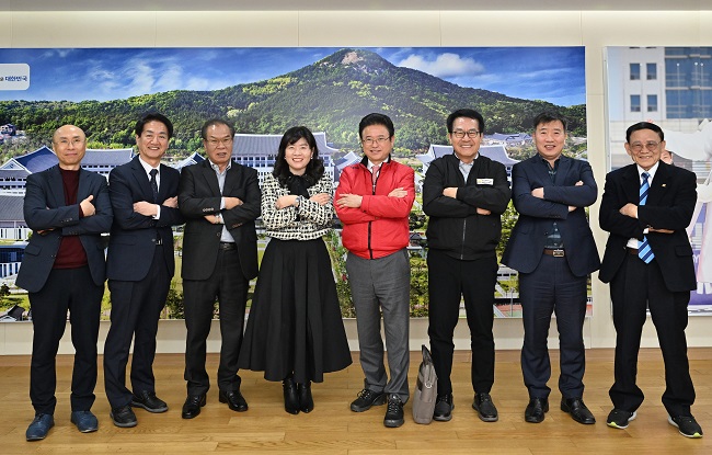  (사)한국인터넷언론협회, 이철우 도지사와 간담회...이철우 도시자, 저출산 극복과 창의력 중심 교육이 미래0