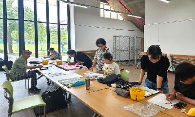 그림도 좋지만, 사람이 더 좋아